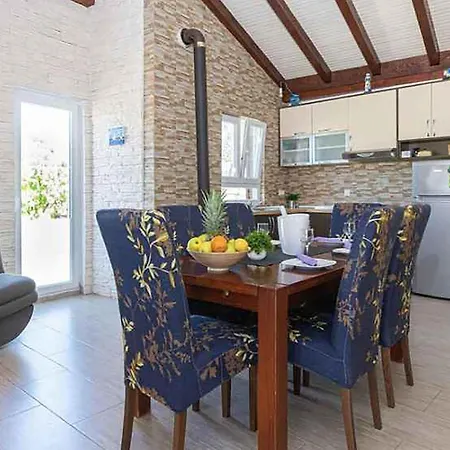 Ferienhaus Stunning In Tkon