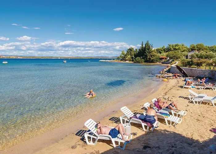 2 Bedroom Stunning In *